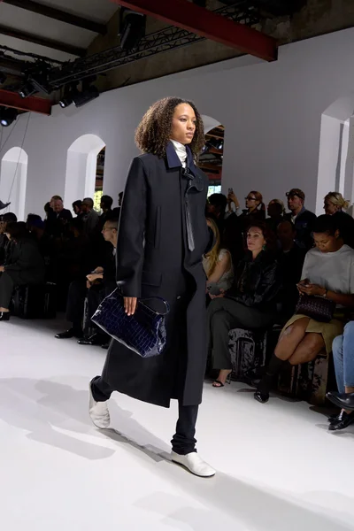 Look 3